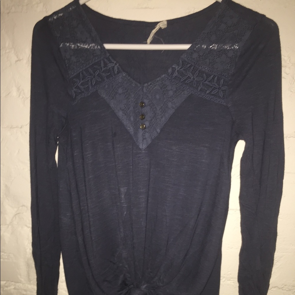 Long sleeve t-shirt with cute lace detail